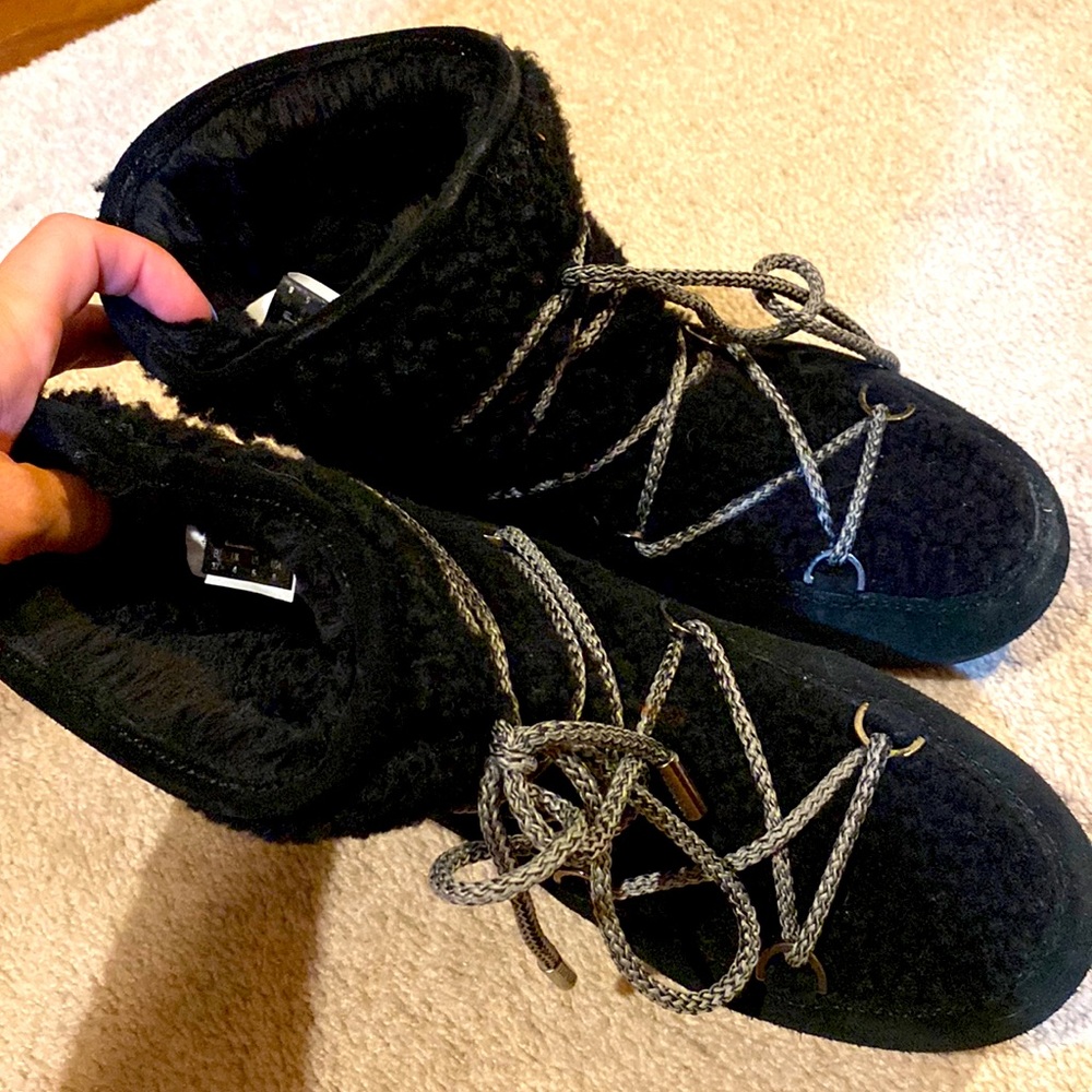 Moonboots from Carbon 38. Worn less than 5 x